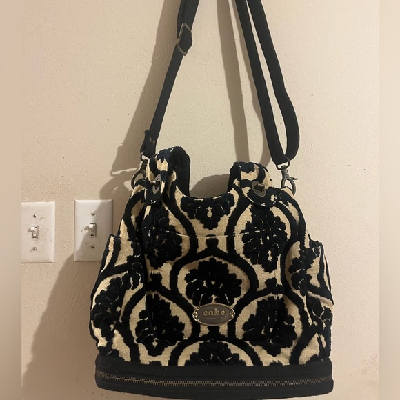 🎉Cake by Petunia Pickle black velvet cosmopolitan! Retail $350. Sold out! - Picture 2 of 8